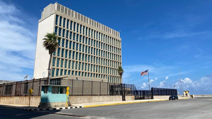 El denominado síndrome de La Habana fue el detonante para que se redujera al mínimo el personal en la embajada de EE UU en La Habana. (14ymedio)