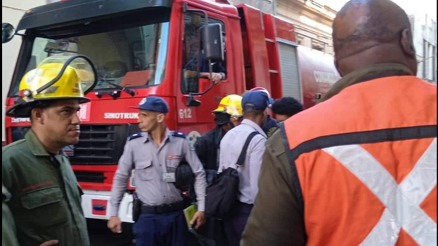 The official press has broadcast images of firefighters attending the scene. (Government of Havana)