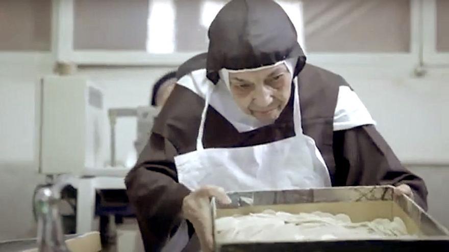 Cada diócesis encarga a las monjas las hostias que necesita, las recoge en La Habana y paga una cuota muy módica para el sustento de las hermanas. (Captura)