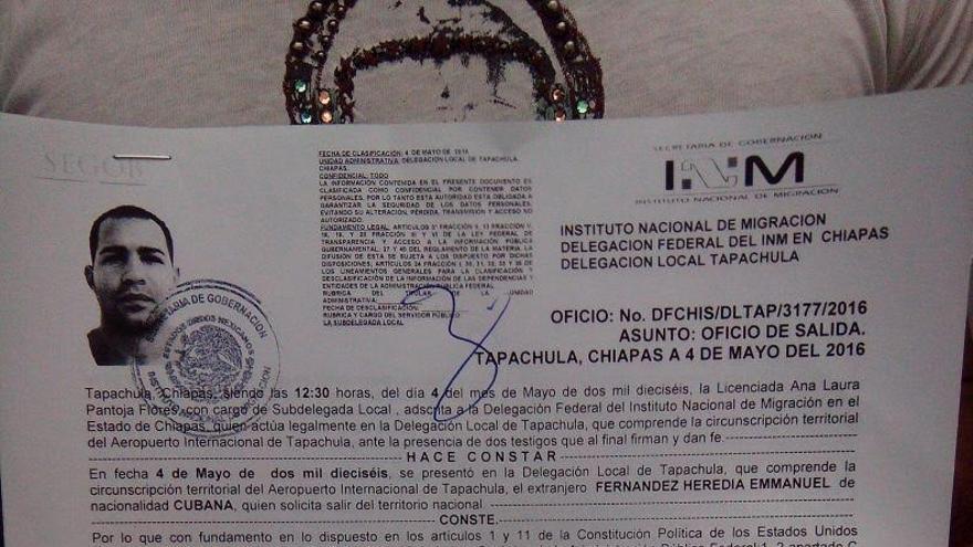 El documento de  “oficio de salida” que siguen recibiendo los migrantes cubanos de parte de las autoridades mexicanas.