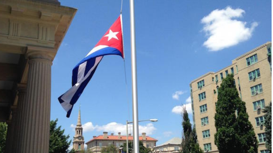 La bandera cubana deberá izarse a media asta en los edificios públicos e instituciones militares, precisó el comunicado. (Cubadebate)