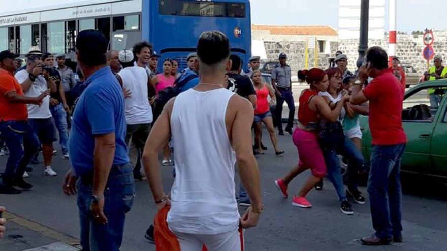Al menos 108 de los 110 encuestados aseguraron que las autoridades cubanas no cumplen con el artículo sobre Derechos Humanos. (14ymedio)
