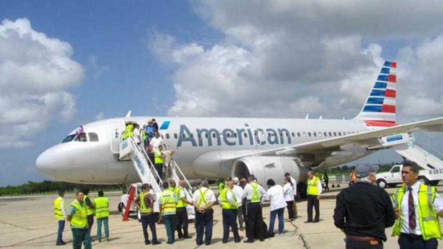 Un vuelo de la compañía estadounidense American Airlines durante su primer viaje comercial a Cuba en más de medio siglo. (EFE)