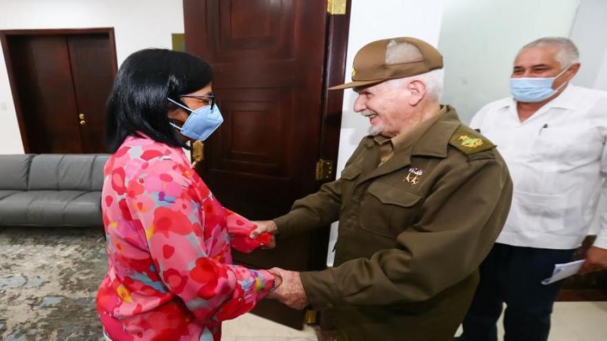 El dirigente, que utiliza habitualmente la mascarilla en actos públicos y reuniones de Gobierno, prescindió de las medidas sanitarias en Caracas. (Minrex)