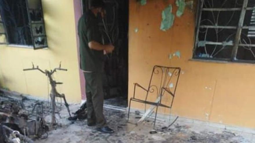 El incendio sucedió en un inmueble ubicado en la calle novena en el reparto Camilo Cienfuegos. (Twitter)