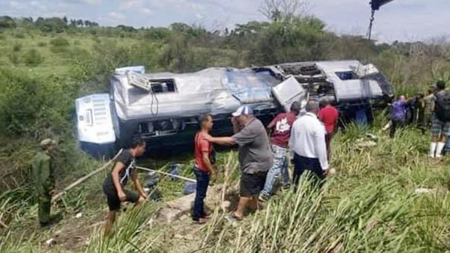 La prensa oficialista ha confirmado al menos 30 lesionados en el masivo accidente ocurrido en la autopista Habana-Melena. (Facebook)