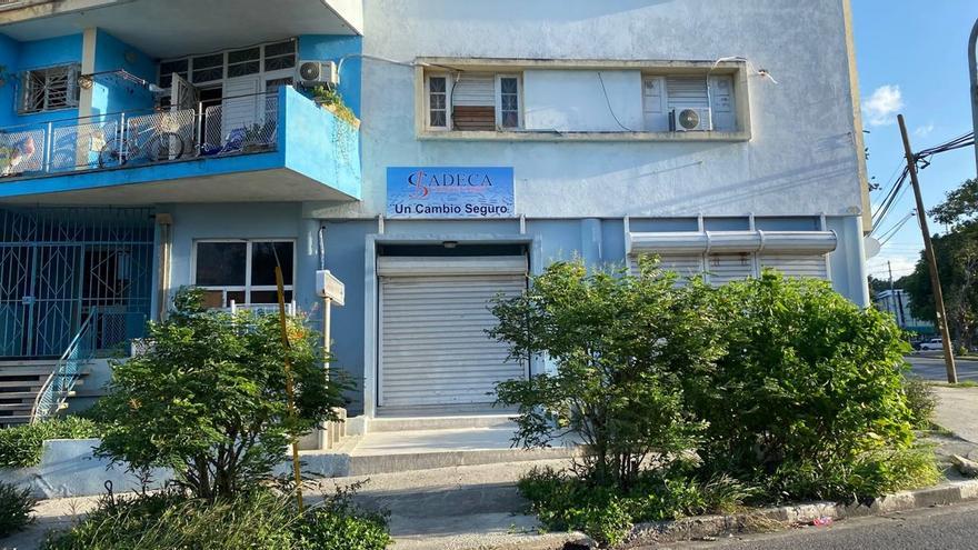 Las oficinas de Cadeca se volvieron imprescindibles en Cuba a partir de la segunda mitad de los años 90. (14ymedio)