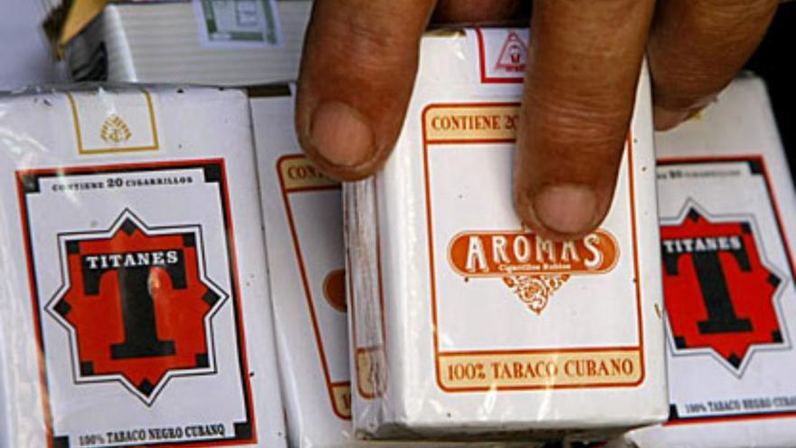 Los cubanos recurren cada vez más al mercado negro para conseguir cigarrillos. (ACN)