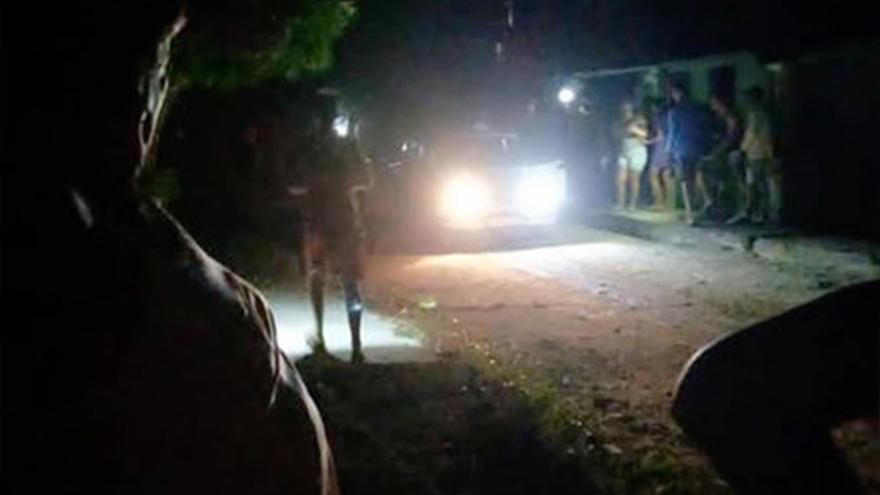 La policía reprimió la protesta de Nuevitas, la noche del viernes. (Captura)