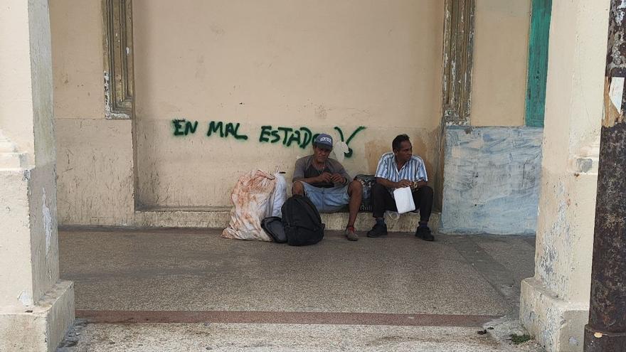 Un cartel misógino en una horma de La Habana se convierte en un mensaje enigmático
