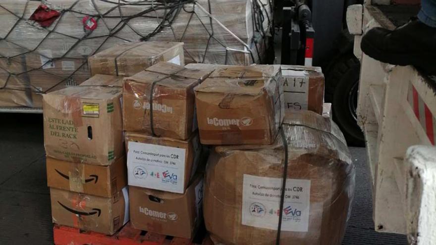 El calzado fue enviado en cajas de cartón recicladas de supermercados mexicanos y alguna que otra del todopoderoso sitio de compras 'online' Amazon. (Prensa Latina)