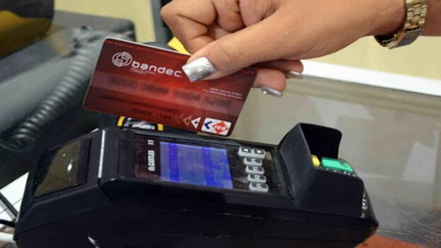 El retiro de efectivo de estas tarjetas "solo se realiza en CUP" y "en la red de cajeros automáticos". (Radio Mambí)