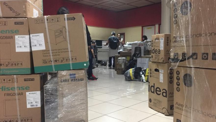 La tecnología importada colapsa las salas de recogida de equipaje del aeropuerto de La Habana. (14ymedio)