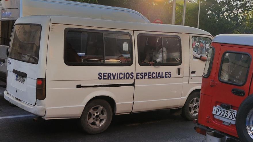 Este diario captó a un vehículo de los Servicios Especiales del Ministerio del Interior mientras recorría las calles de la capital cubana. (14ymedio)