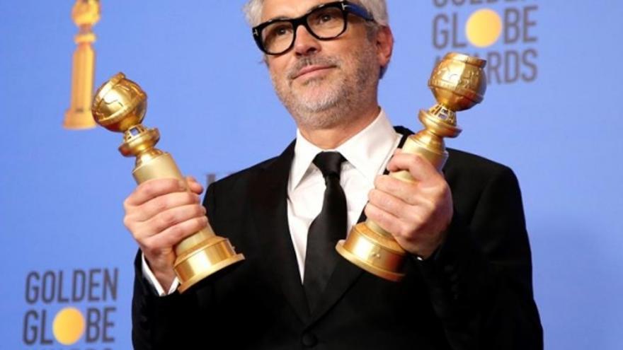 El mexicano Alfonso Cuarón se alzó con el trofeo al mejor director en la 76 edición de los Globos de Oro con su película ‘Roma’. (EFE)