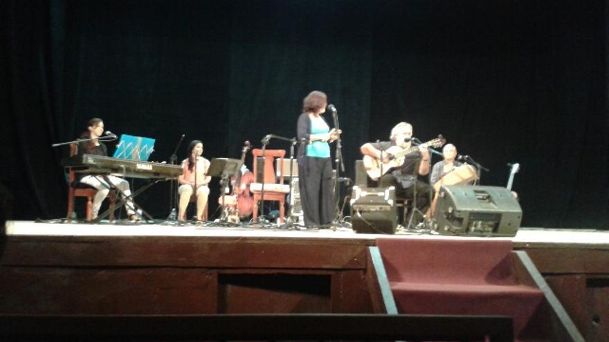Momento del concierto de Pedro Luis Ferrer en concierto, en Remedios. (14ymedio)
