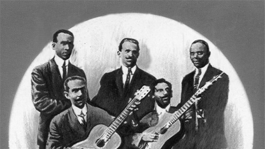 Pepe Sánchez (a la izquierda con guitarra) y Emiliano Blez junto a tres cantantes en el 'Quinteto de Pepe Sánchez'
