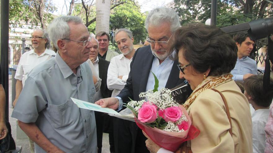 Plácido Domingo y su esposa Marta, junto al historiador de La Habana, Eusebio Leal (14ymedio)