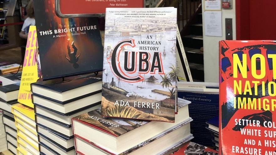 Portada del libro 'Cuba: An American History'. (Ada Ferrer/Twitter)