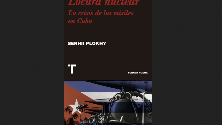 Portada del libro 'Locura nuclear', de Serhii Plokhy. (Turner)