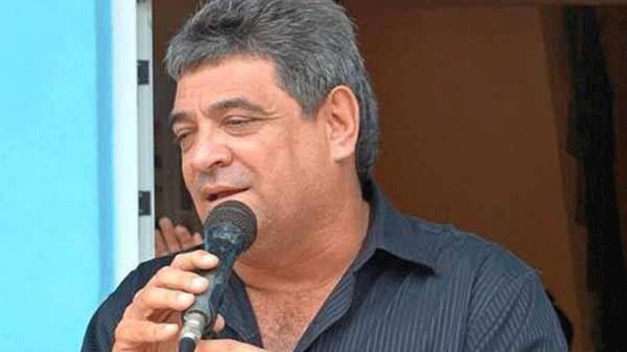 Ernesto Reynoso pasa de primer secretario del Partido Comunista en la Isla de la Juventud a director de la Comisión Nacional de Béisbol.