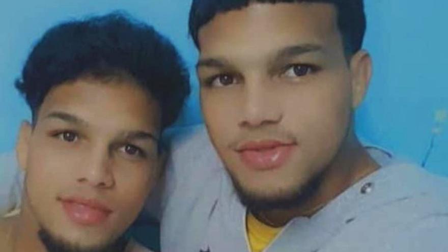 Los hermanos Cristian y Damián Solenzal, dos destacados atletas de la lucha cubana. (Facebook)