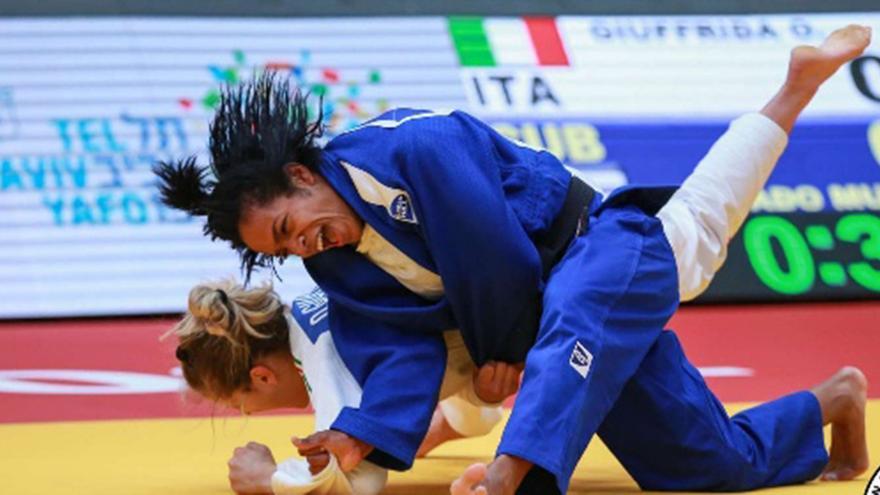 La judoca cubana Mellisa Hurtado, una de las cinco atletas que abandonó al equipo nacional en Francia. (Jit)