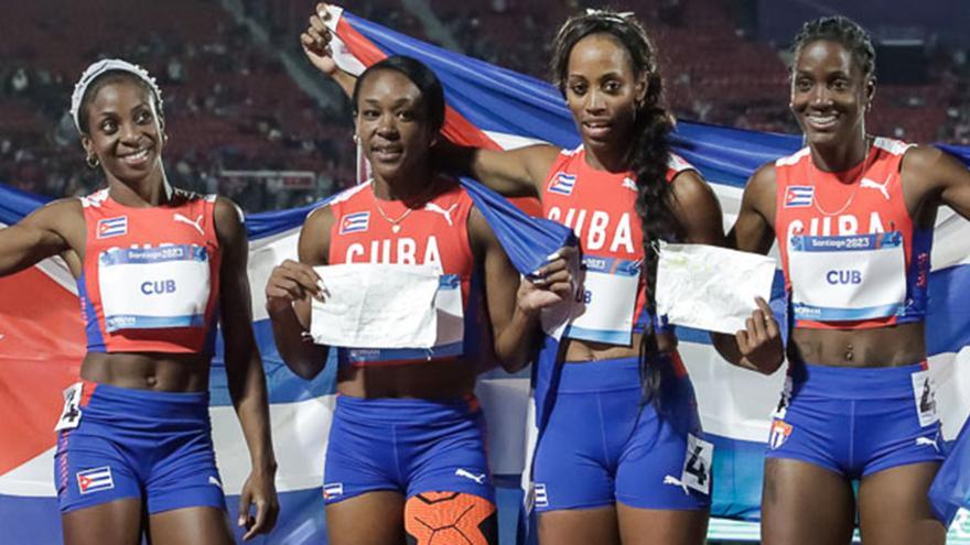 Las velocistas Laura Moreira, Enis Pérez, Yarima García y Yunisleidy de la Caridad García conquistaron el oro en el relevo 4x100 metros. (Jit)