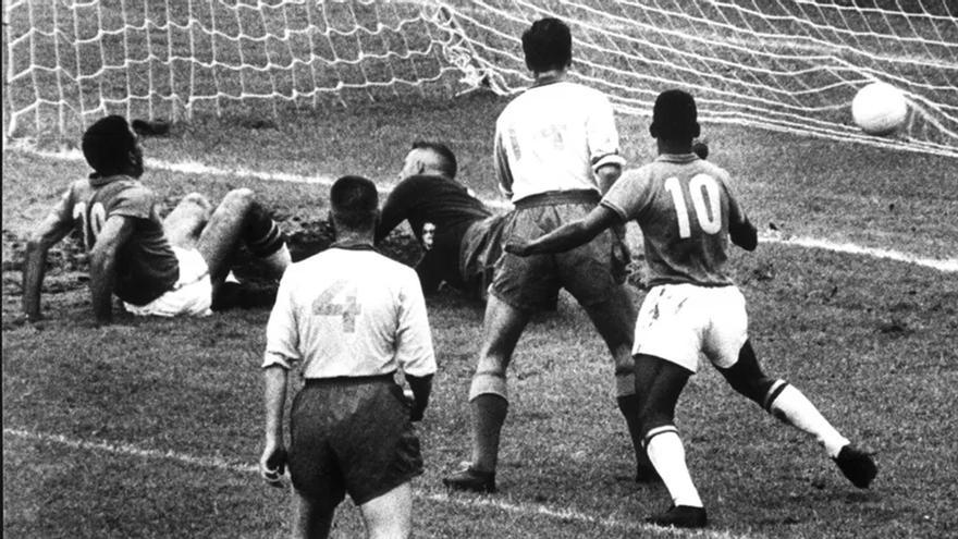 Registro de uno de los goles que Pelé marcó en la final del Mundial FIFA de Suecia 1958. (EFE)