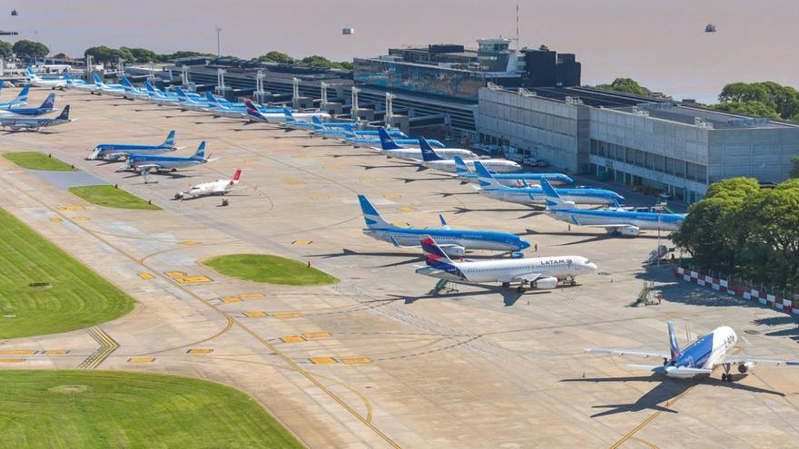 Aerolíneas Argentinas cerró sus rutas en mayo de 2016, tras la entrada en vigor de un programa de ahorro. (AA)