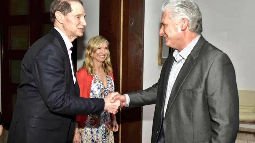 El senador estadounidense Ron Wyden y el mandatario cubano Miguel Díaz-Canel, en su encuentro el pasado diciembre. (Minrex)