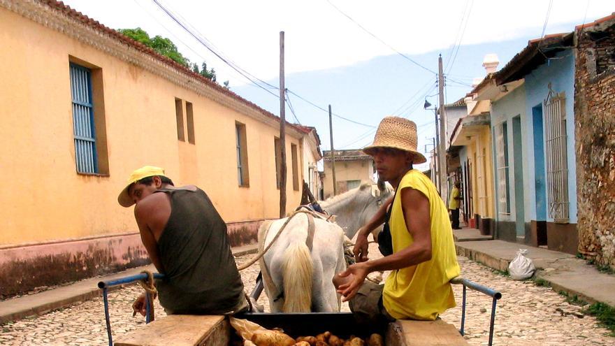 Vendedores privados de papa en la ciudad de Trinidad. (Rosino)