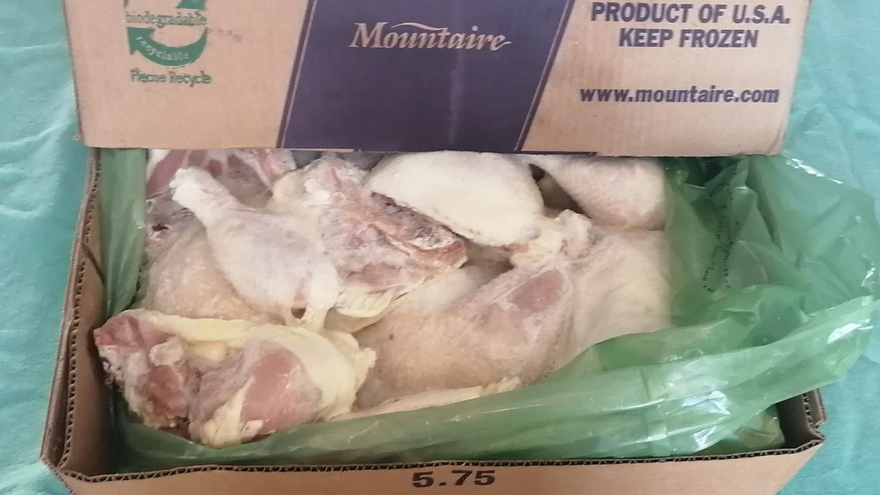 El pollo importado de EE UU ha alcanzado su segundo precio más alto de los últimos años, 1,24 dólares por kilo. (14ymedio)
