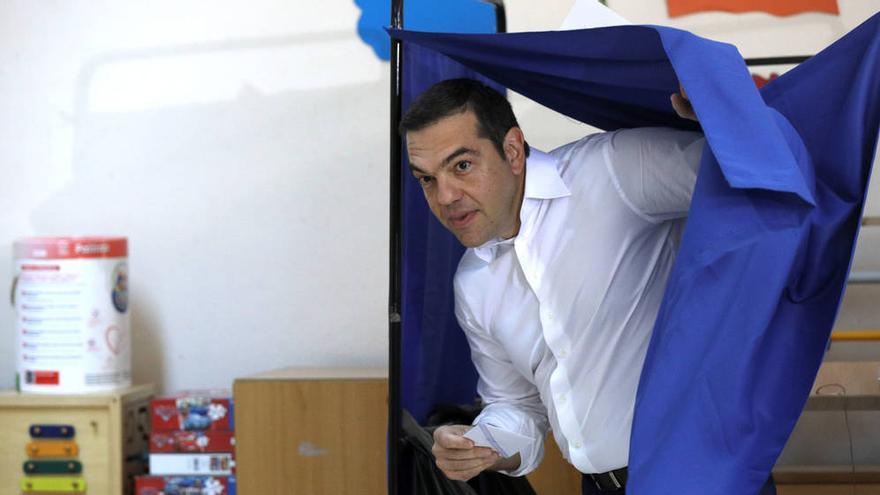Alexis Tsipras debe traspasar el poder este lunes, inmediatamente después de que Kyriakos Mitsotakis jure en el cargo. (EFE)