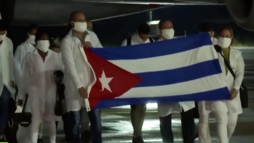 La Alianza Democrática sudafricana lleva meses poniendo en el foco la importación de médicos cubanos. (Captura)