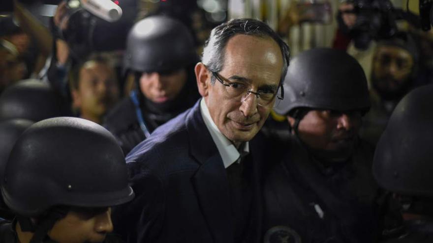 El expresidente Álvaro Colom orquestó presuntamente un proceso fraudulento para sustraer al erario público de Guatemala 35 millones de dólares. (EFE) 