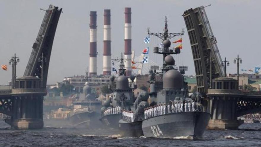 La Armada rusa a bordo de las corbetas de misiles 'Morshansk', 'Passat' y 'Sovetsk', en 2019. (EFE/Archivo)