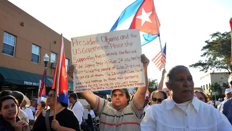 La Asamblea de Resistencia Cubana está en contra de que una empresa encabezada por demócratas tome las riendas de las emisoras. (EFE)