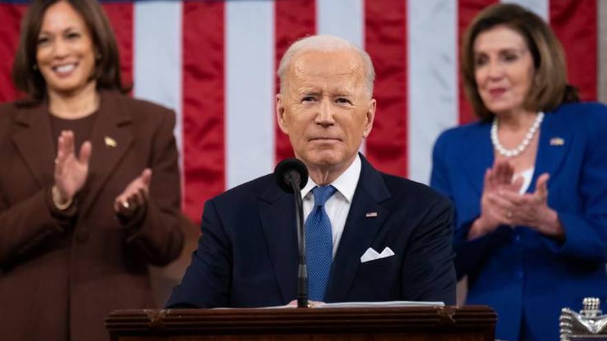 El discurso de Biden se produjo el primer día en que las mascarillas dejaron de ser obligatorias en Washington debido al descenso de contagios. (EFE)