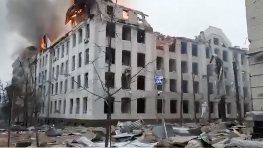 Bombardeo del departamento de Sociología de la Universidad Karmazin, en Járkov. (Captura/ MSahuquillo)