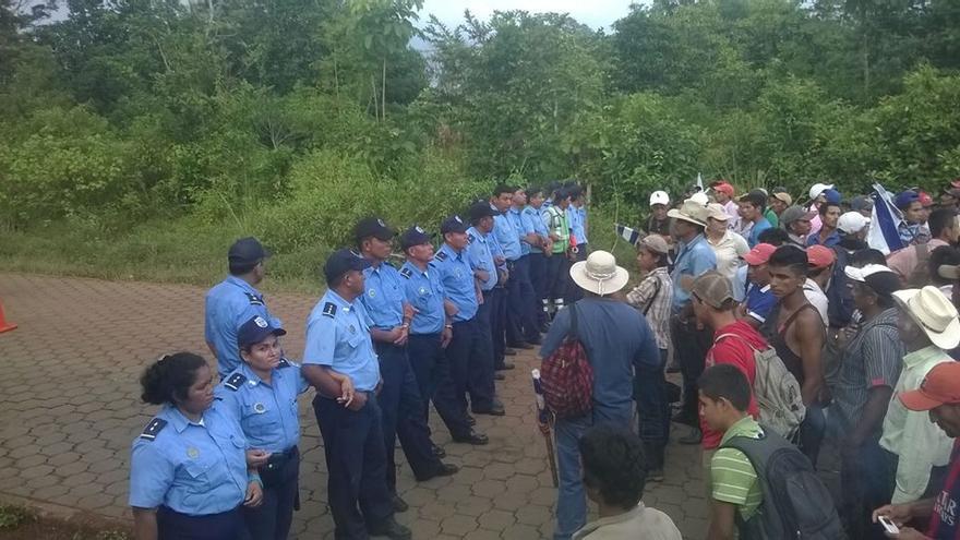 Campesinos llegan a Managua para participar a una manifestación contra la construcción del canal interoceánico