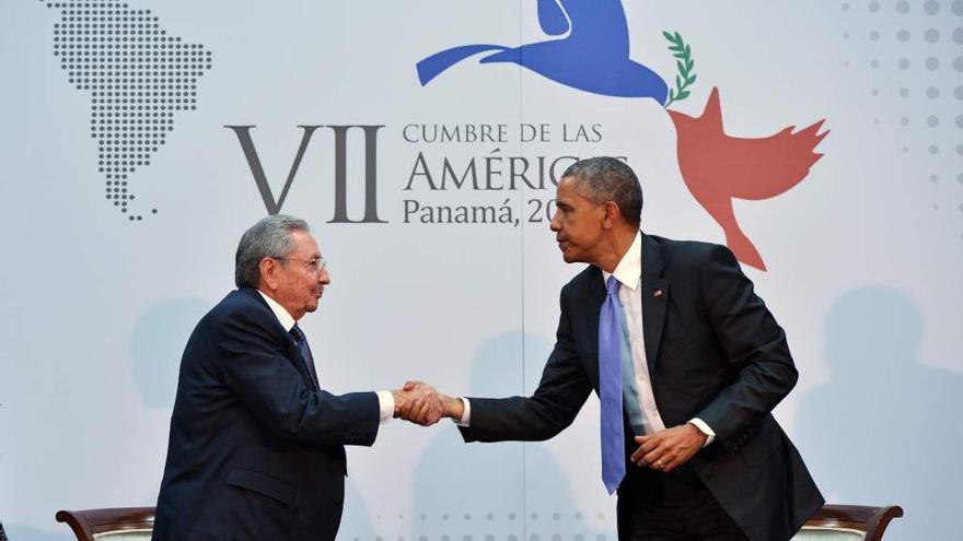 Raúl Castro junto a Barack Obama en conferencia de prensa durante Cumbre de las Américas
