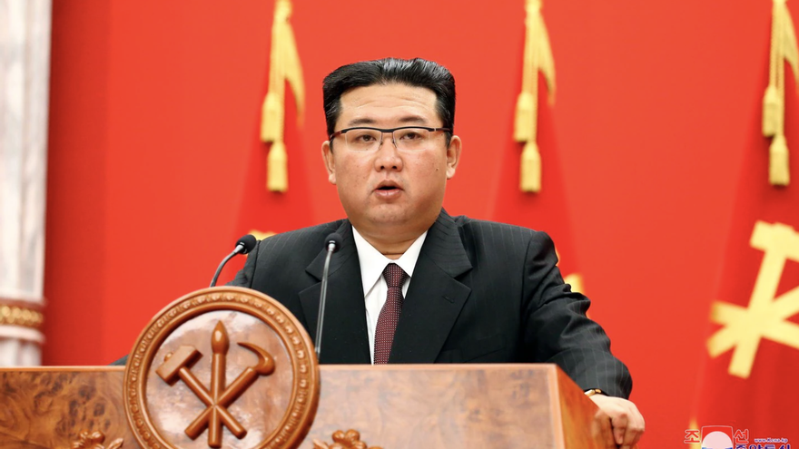 Kim Jong-Un durante una conferencia conmemorativa organizada por el Comité Central del Partido de los Trabajadores de Corea, en Pyongyang. (EFE/EPA/KCNA)