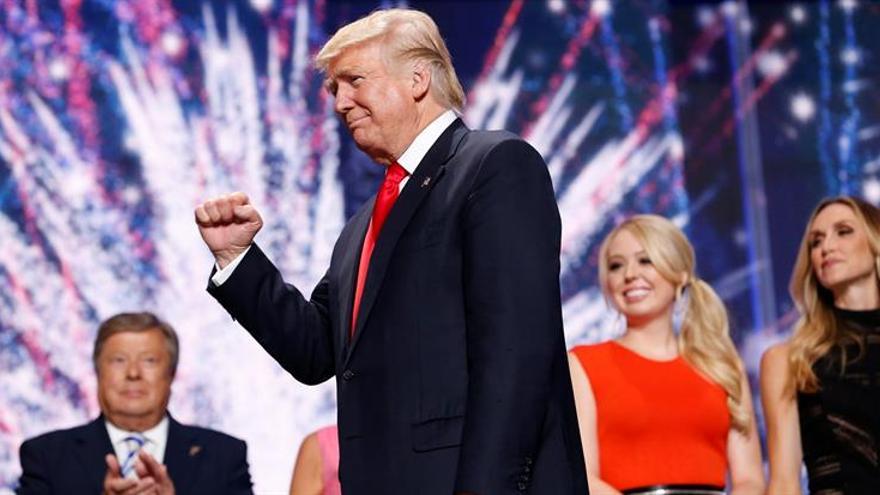 El candidato republicano a la presidencia, Donald Trump,  tras ofrecer un discurso en el cierre de la Convención Nacional Republicana. (EFE/Michael Reynolds)