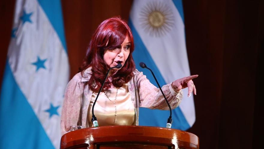 Cristina Fernández de Kirchner durante un conversatorio, en enero de 2022, en Tegucigalpa, Honduras. (EFE/Gustavo Amador)