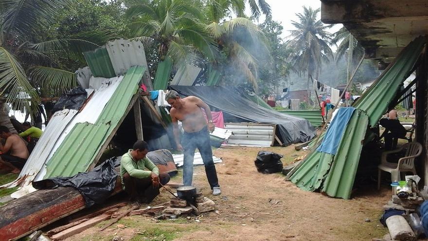 Cubanos en el campamento de La Miel, Panamá. (Cortesía a 14ymedio)