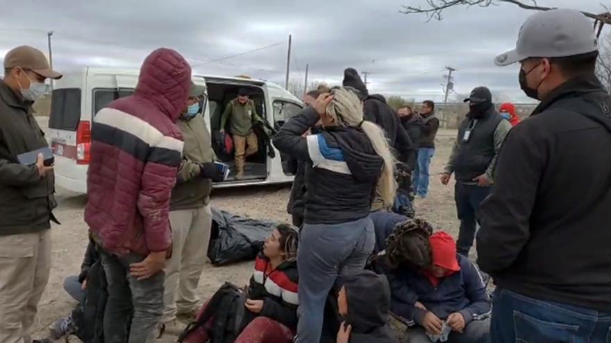 Doce migrantes cubanos fueron detenidos este miércoles en la ciudad fronteriza de Piedras Negras, a 50 metros del río Bravo. (14ymedio)