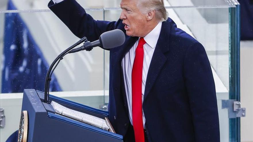 Donald J. Trump, pronuncia su discurso tras jurar como el presidente número 45 de la historia de los Estados Unidos. (EFE/Michael Reynolds)