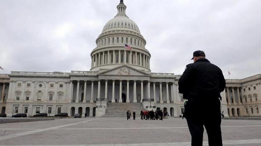 El Capitolio, sede del Congreso de EE UU, en Washington. (MICHAEL REYNOLDS / EFE)
