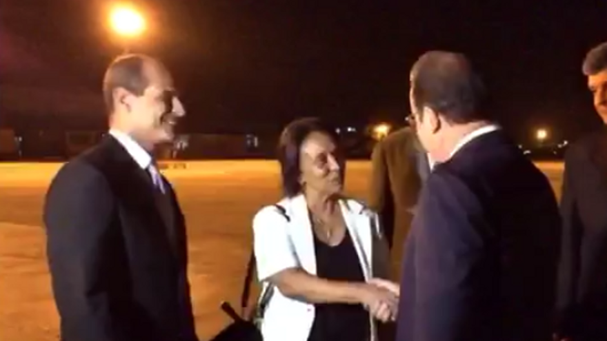 François Hollande a su llegada a La Habana este domingo. (Élysée)